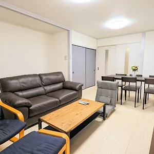 Jr西九条徒歩4分！最大12名宿泊可能！貸切一軒家！usj、梅田アクセス良好！１f広々リビングあり！ 大阪市
